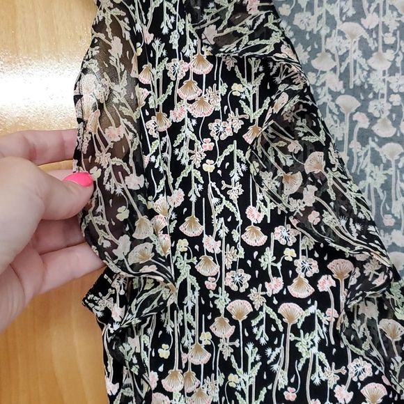 Adorable BCBG knit romper. So comfortable.Delicate pattern. Sheer ruffle… - Picture 5 of 7